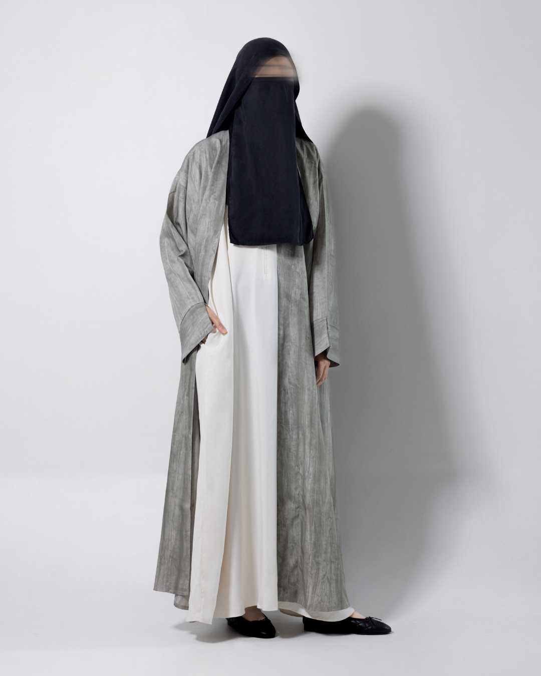 ESSENTIALS OUTER