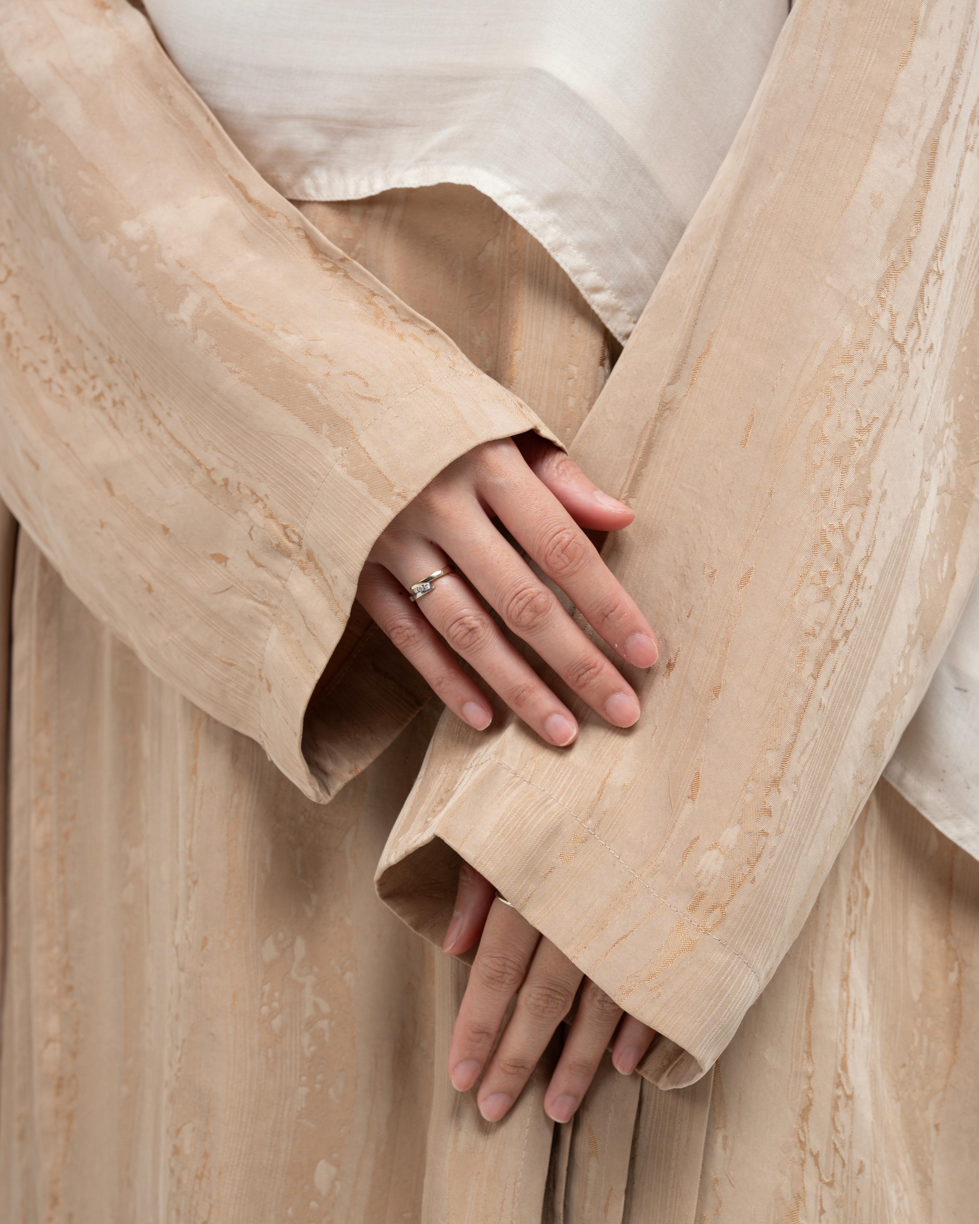 TEEQA ABAYA