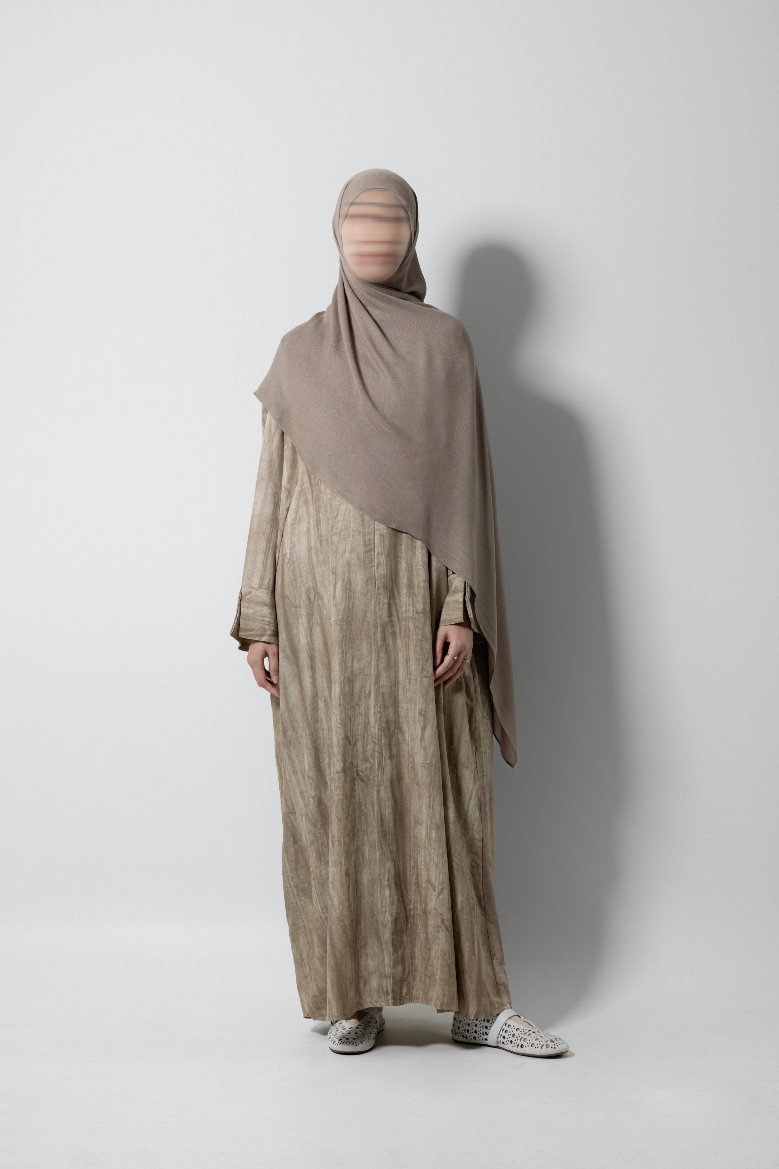 ESSENTIALS ABAYA