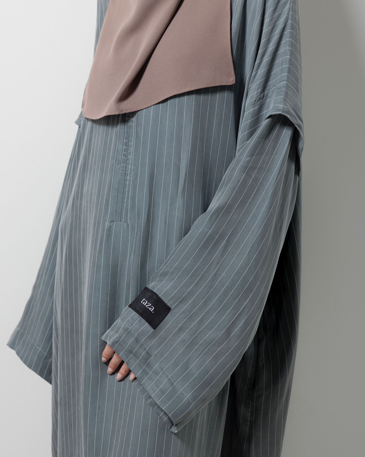 FINA ABAYA 1.0 - STRIPE EDITION